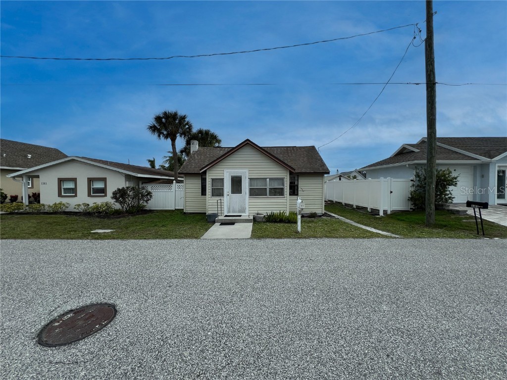 1319 Graber Avenue Sarasota FL 34239 A4598646 image1