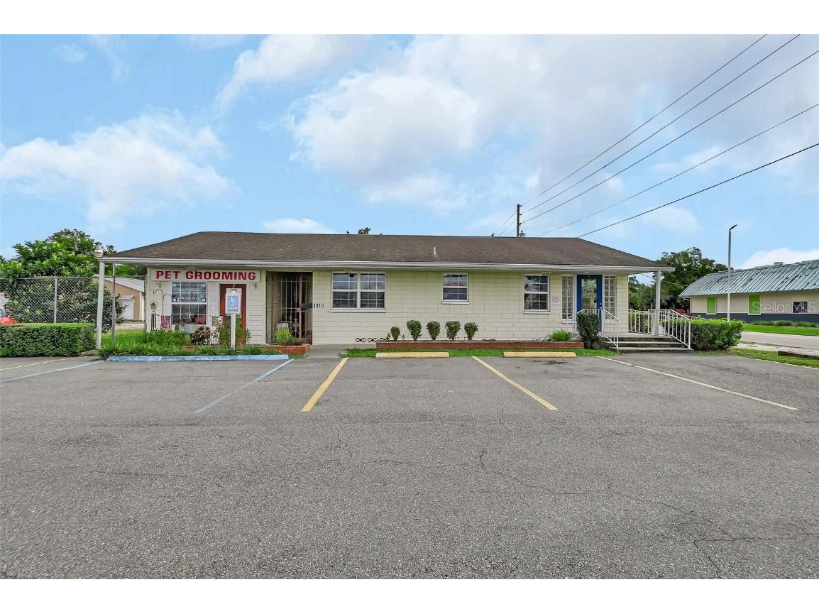 1319 S Woodland Boulevard Deland FL 32720 V4939472 image1