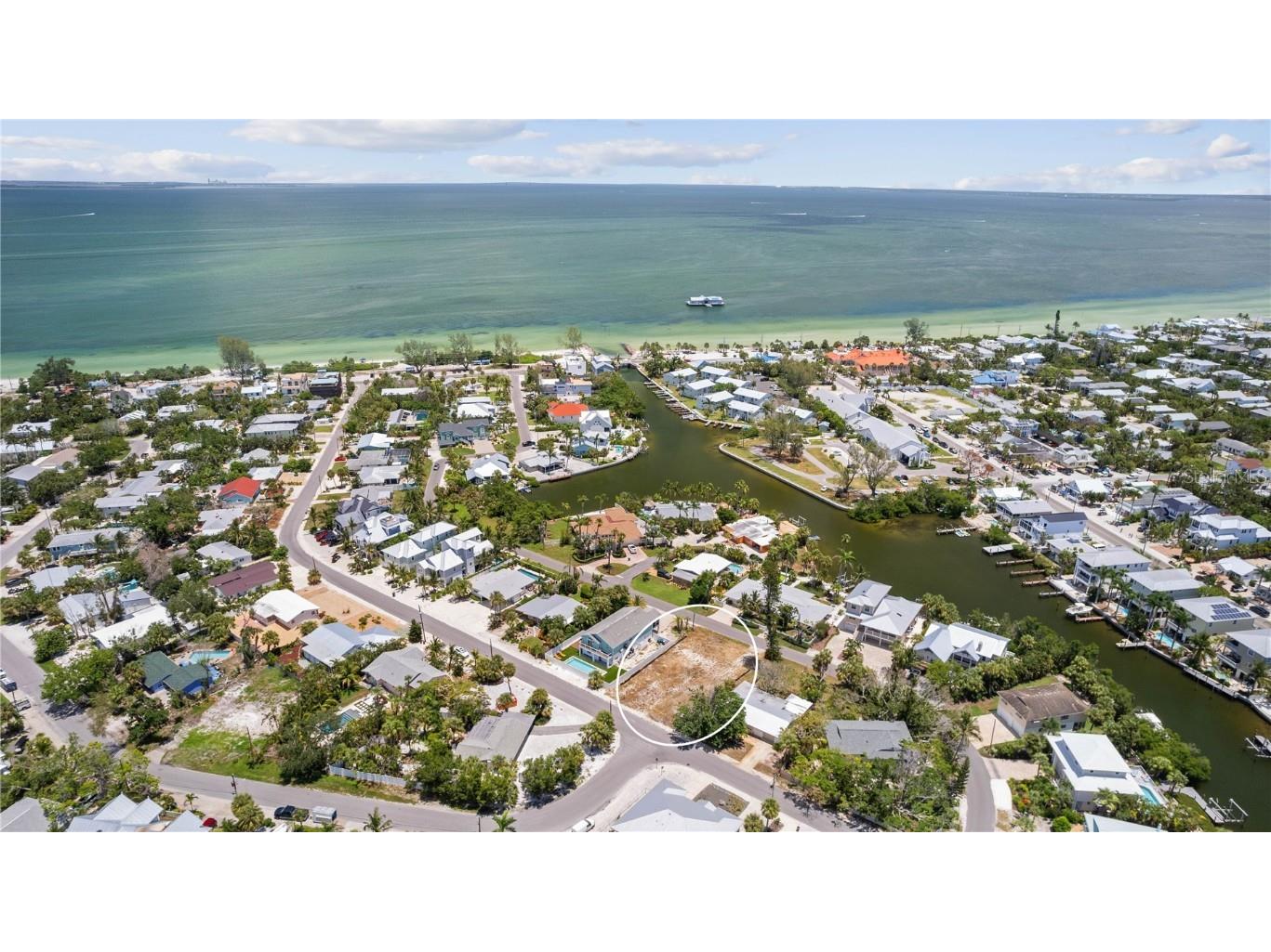 132 Crescent Drive Anna Maria FL 34216 - CANAL AND TAMPA BAY A4659883 image1