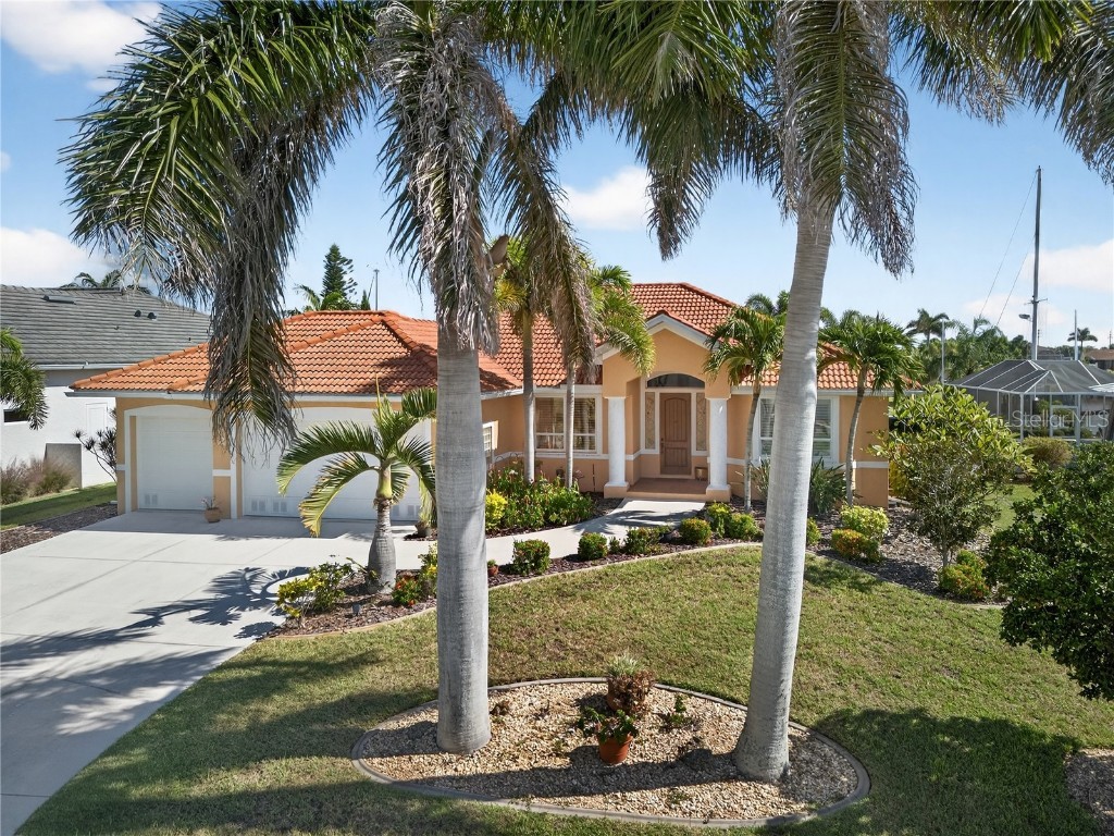 132 Crescent Drive Punta Gorda FL 33950 C7516285 image1