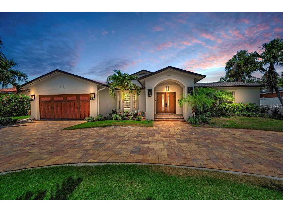 132 Giralda Boulevard NE Saint Petersburg FL 33704 TB8389370 image1