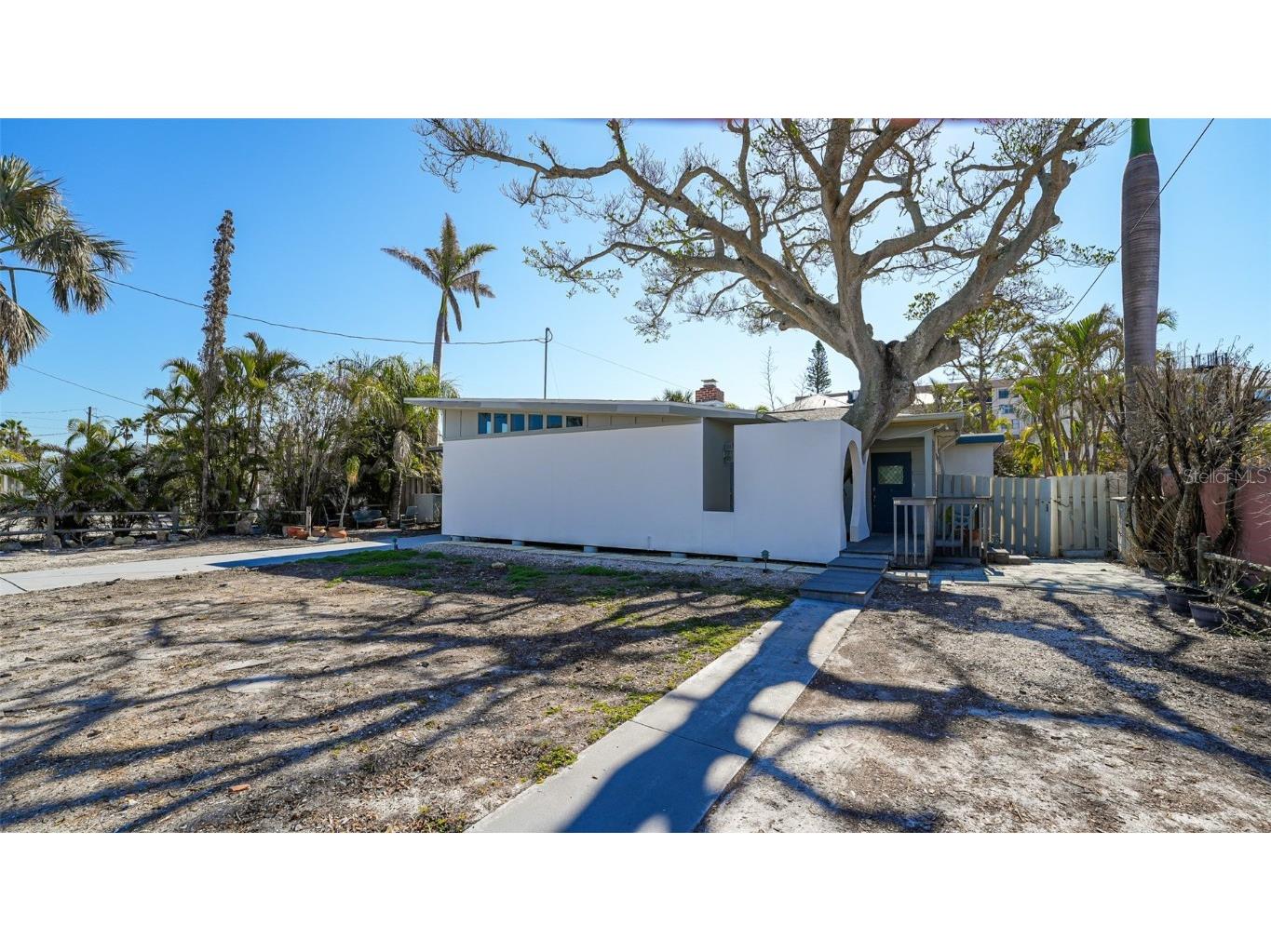 132 Harrison Drive Sarasota FL 34236 A4639921 image2