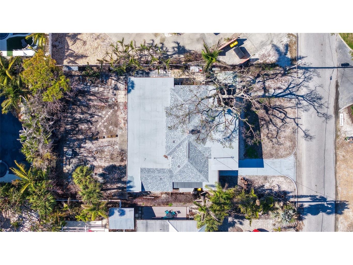 132 Harrison Drive Sarasota FL 34236 A4639921 image5