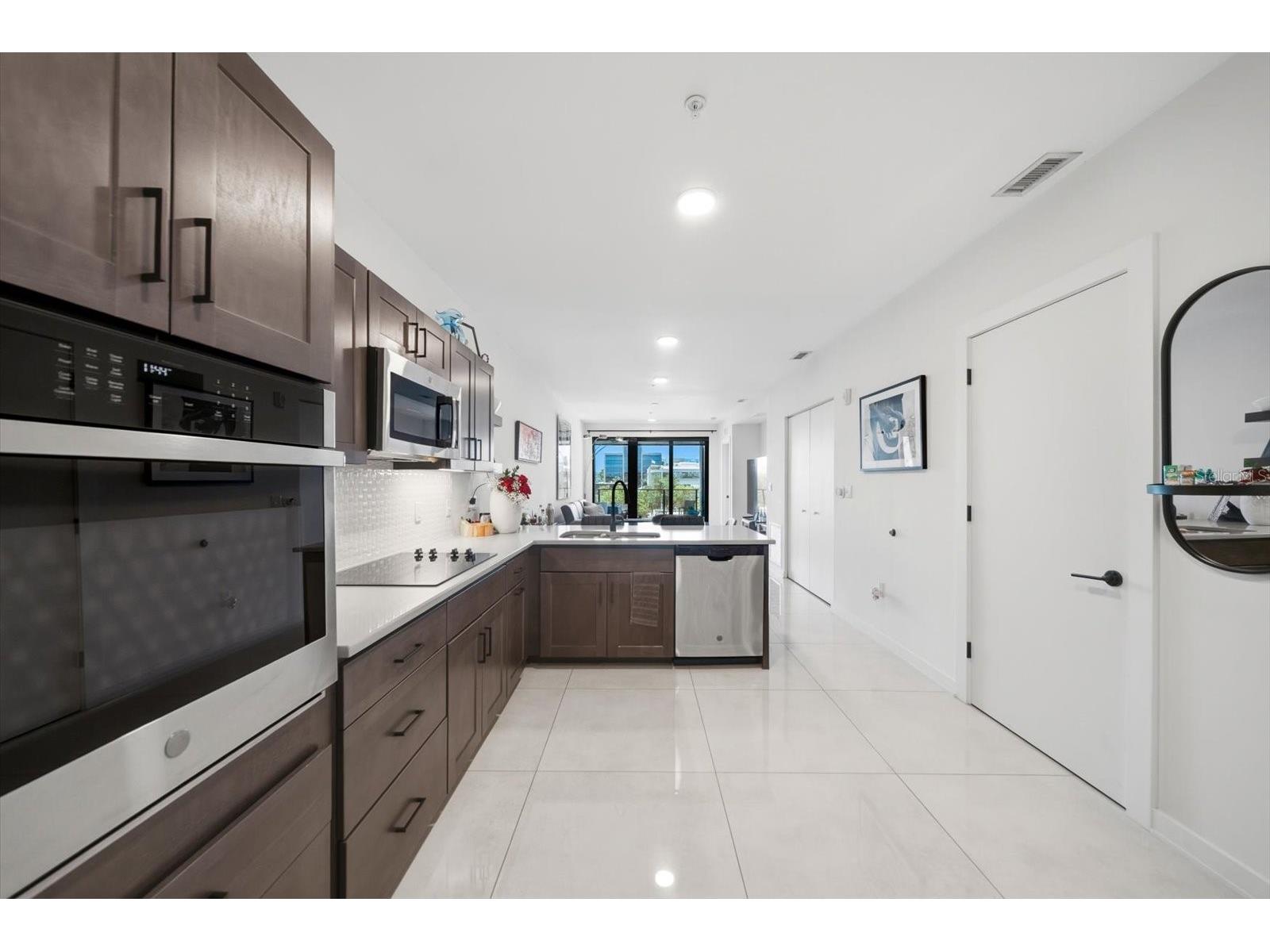 132 Mirror Lake #403 Saint Petersburg FL 33701 TB8512486 image8