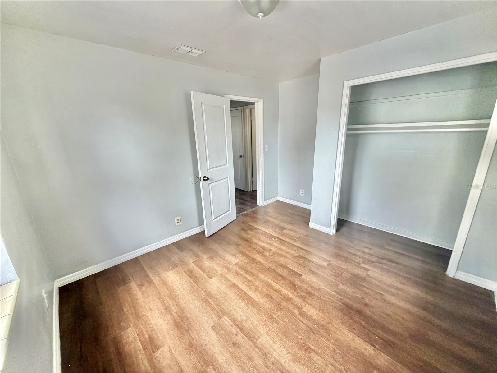 1320 18th Avenue S Saint Petersburg FL 33705 TB8514236 image4