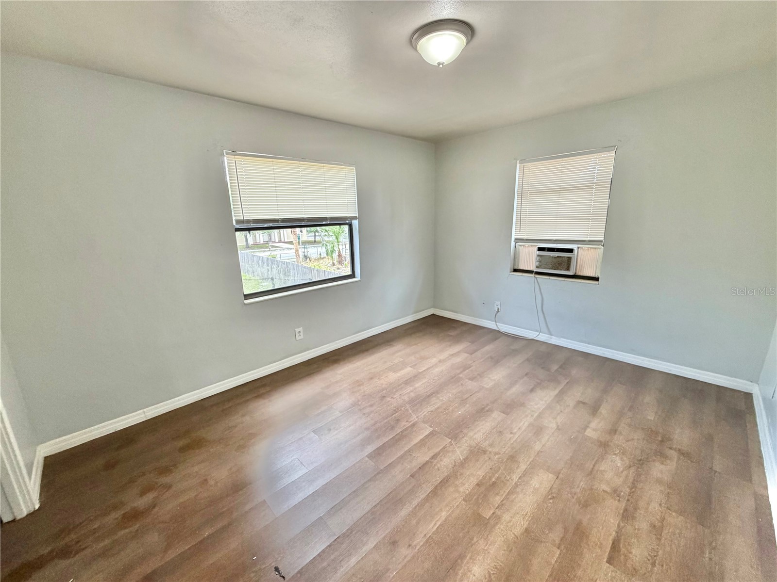 1320 18th Avenue S Saint Petersburg FL 33705 TB8514236 image6