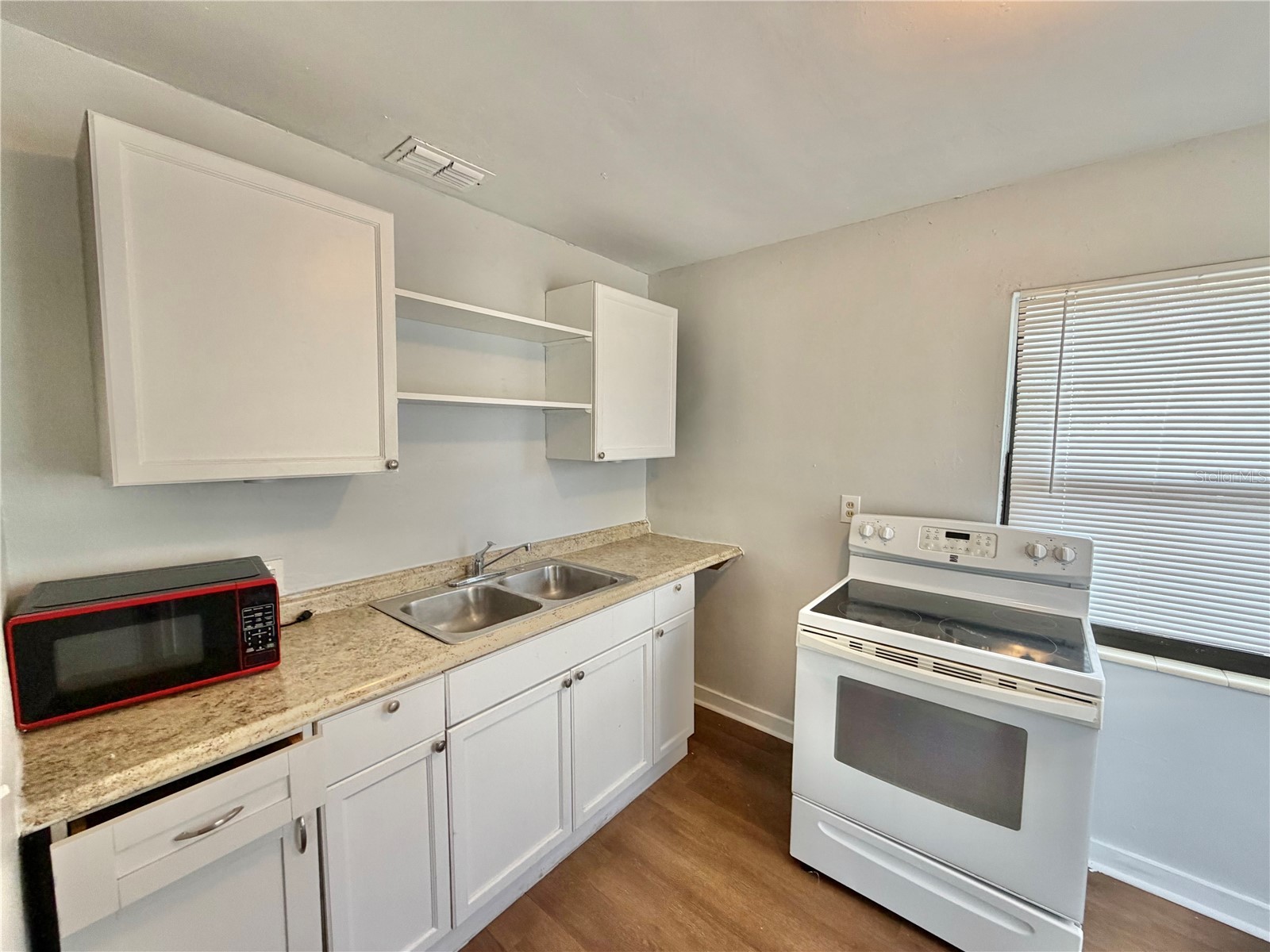 1320 18th Avenue S Saint Petersburg FL 33705 TB8514236 image7