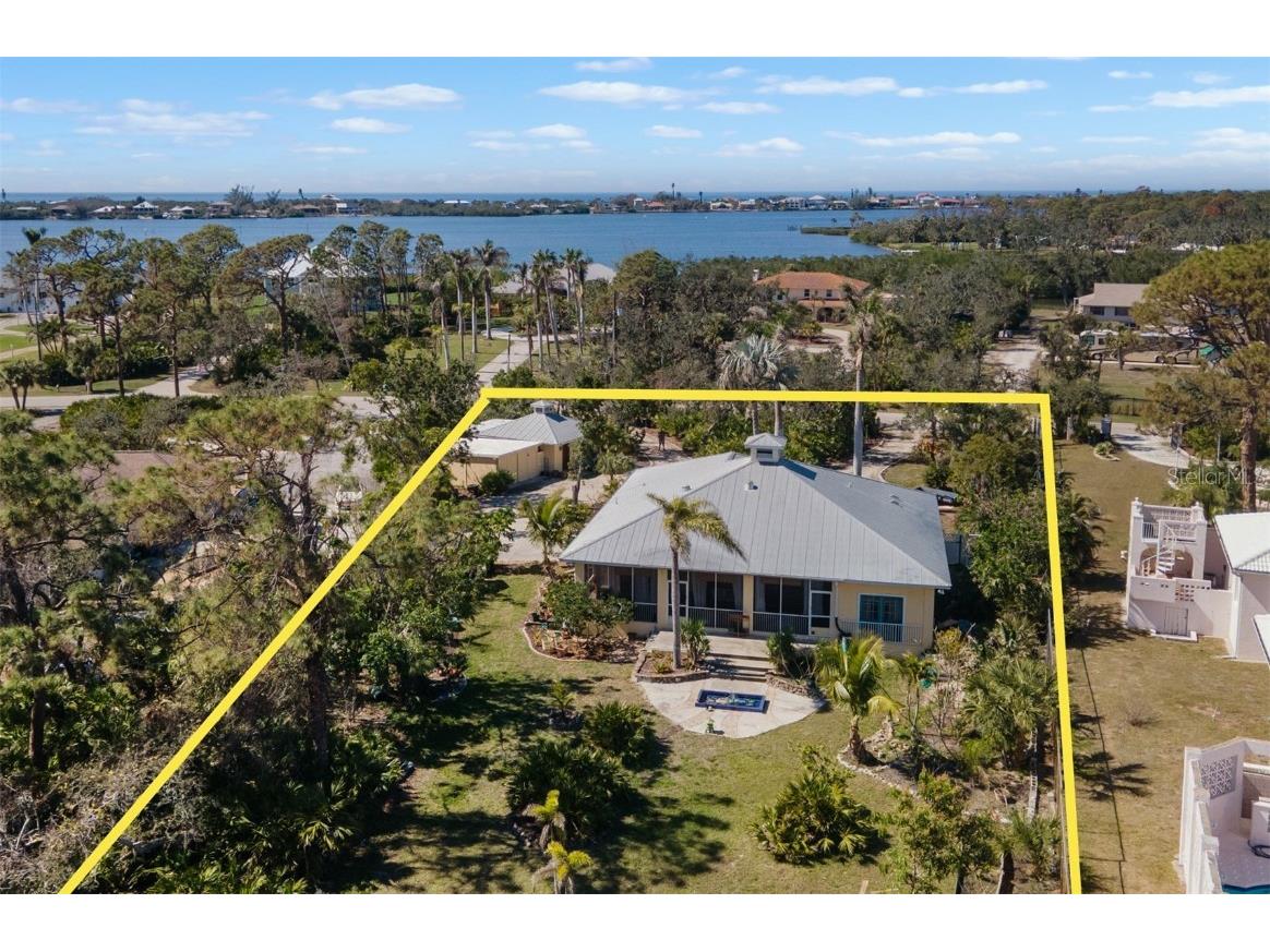 1320 Bayshore Drive Englewood FL 34223 D6140706 image1