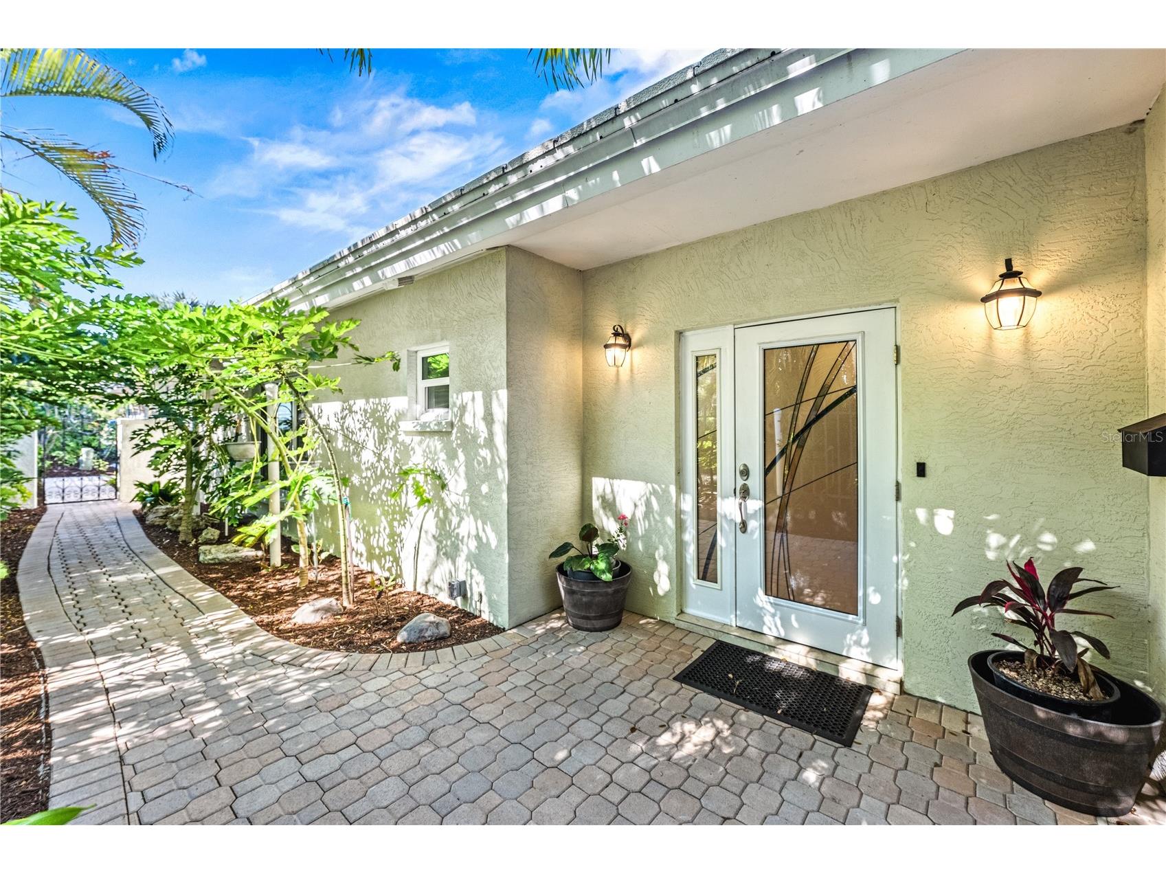 1320 Moonmist Drive #B-11 Sarasota FL 34242 - LITTLE SARASOTA BAY A4679270 image1