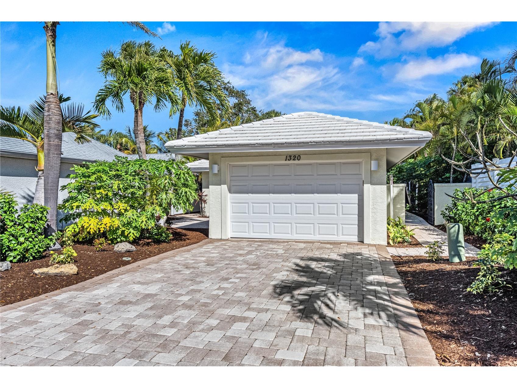 1320 Moonmist Drive #B-11 Sarasota FL 34242 - LITTLE SARASOTA BAY A4679270 image4