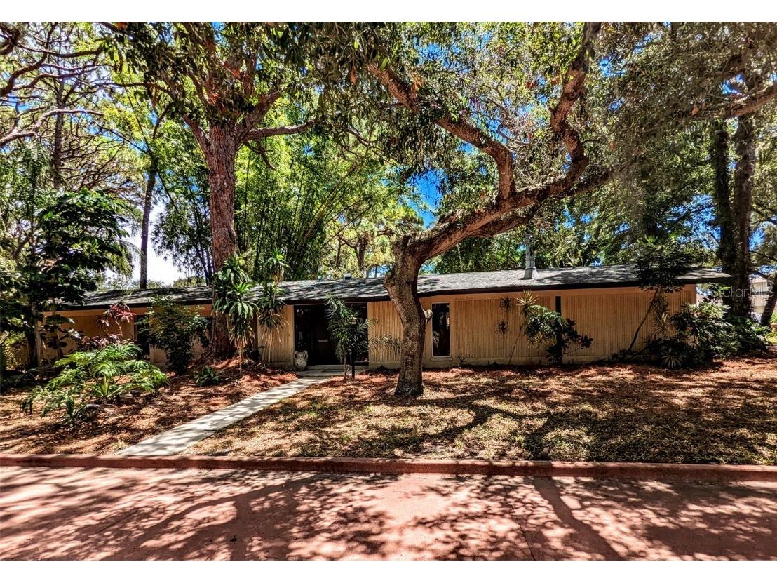 1320 Serpentine Drive S Saint Petersburg FL 33705 U8210853 image1