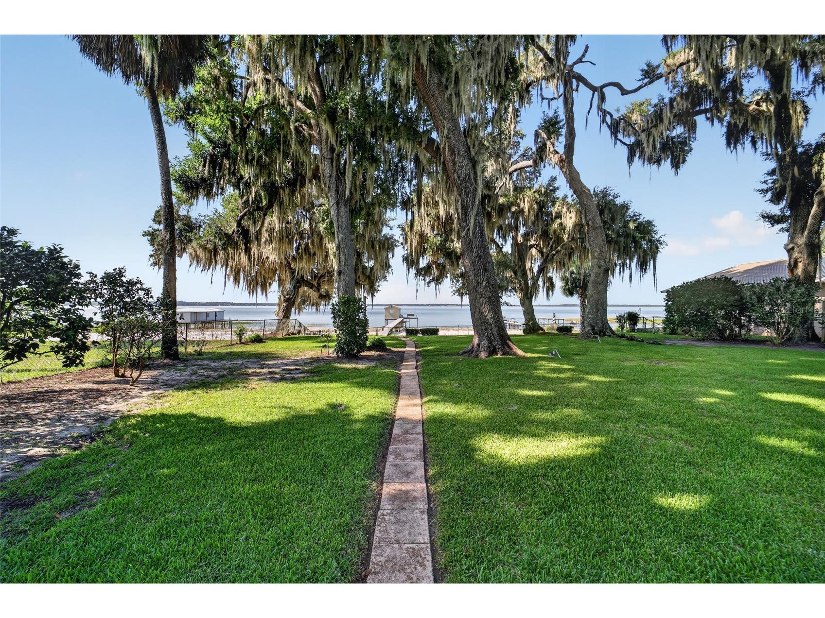 13200 E Highway 25 Ocklawaha FL 32179 - LAKE WEIR OM727638 image24