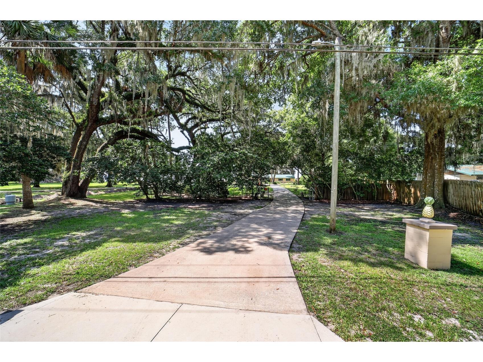 13200 E Highway 25 Ocklawaha FL 32179 - LAKE WEIR OM727638 image95