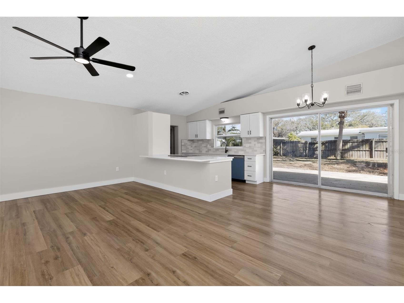 1321 Murray Avenue Clearwater FL 33755 TB8488543 image16