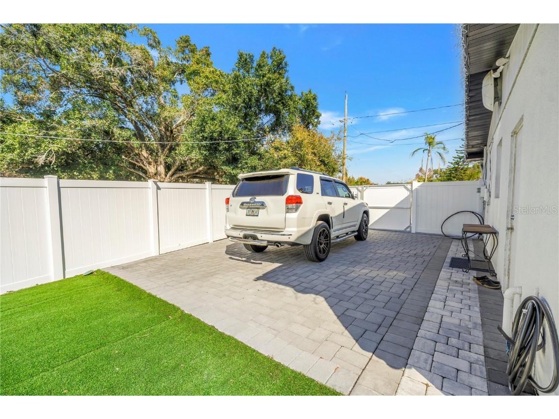 13216 Forest Hills Drive Tampa FL 33612 TB8451367 image35