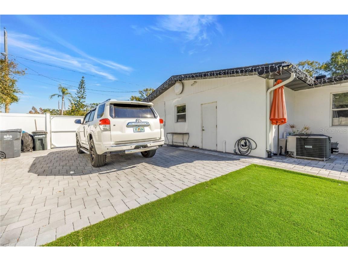 13216 Forest Hills Drive Tampa FL 33612 TB8451367 image37