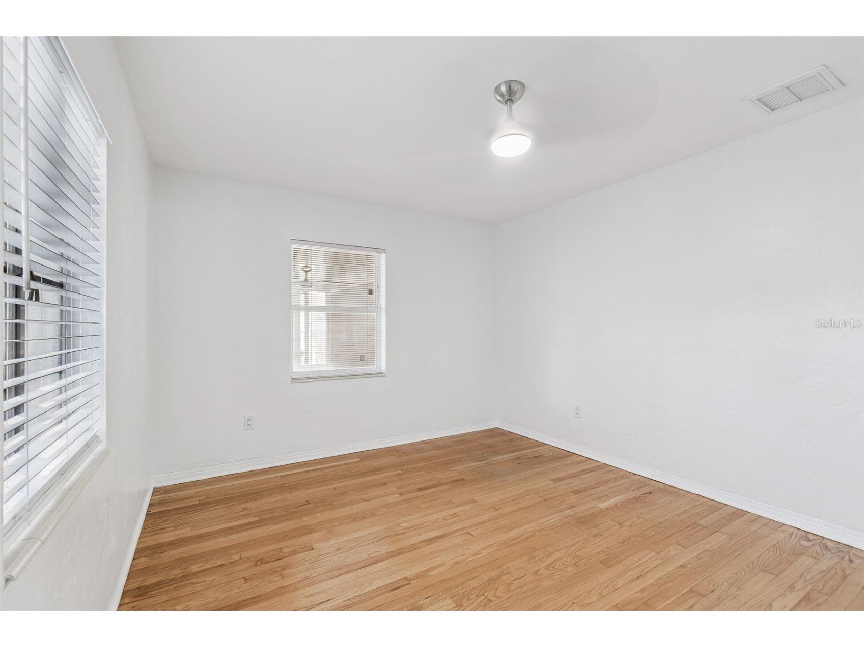 1322 48th Avenue N Saint Petersburg FL 33703 TB8455583 image30