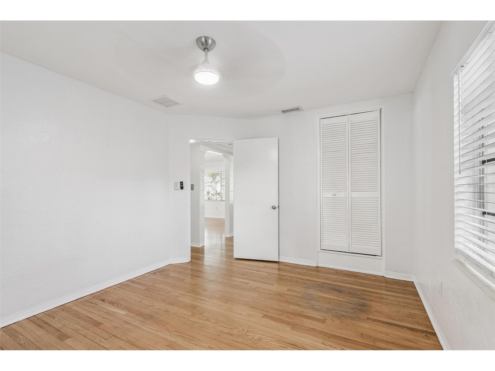 1322 48th Avenue N Saint Petersburg FL 33703 TB8455583 image32