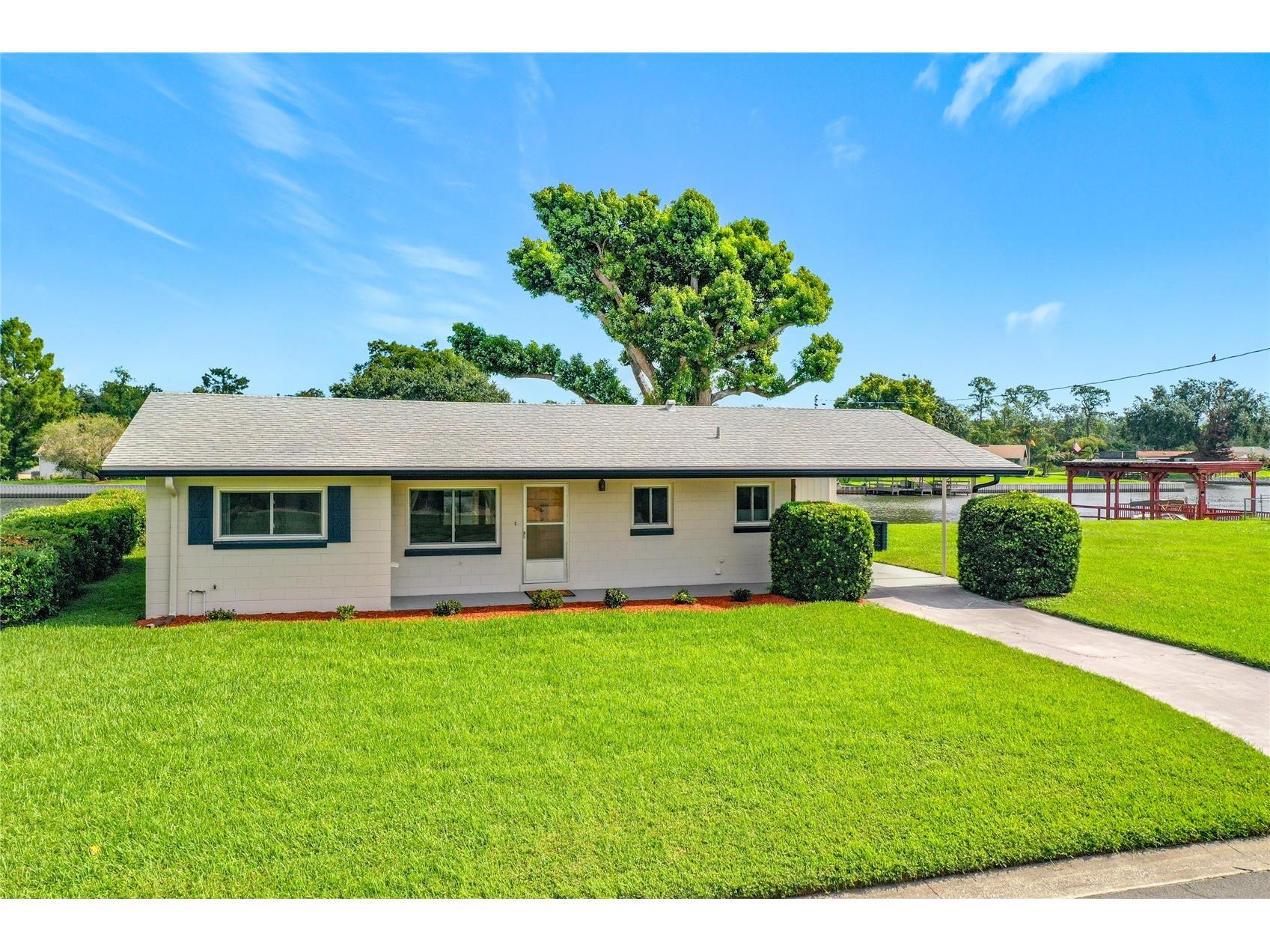 13225 Country Club Drive Tavares FL 32778 G5115477 image1