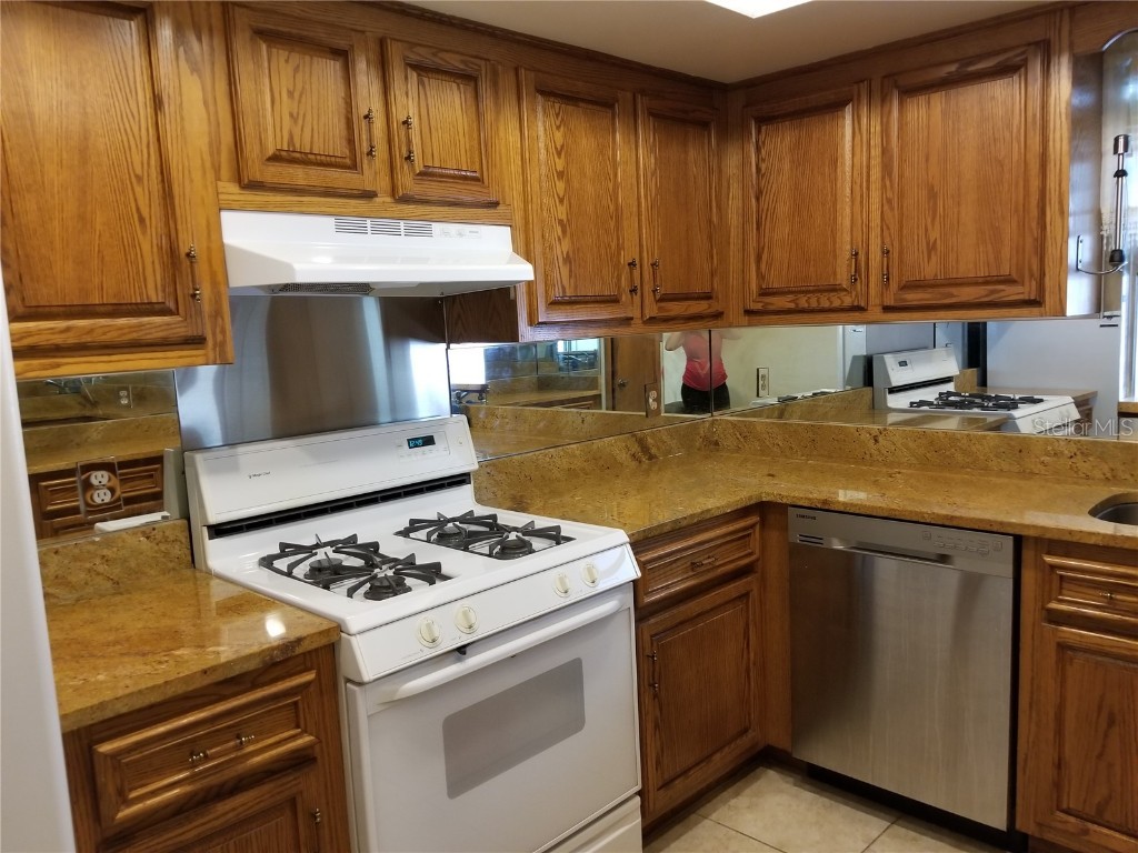 1323 Sweetwood Boulevard Kissimmee FL 34744 O6365642 image2