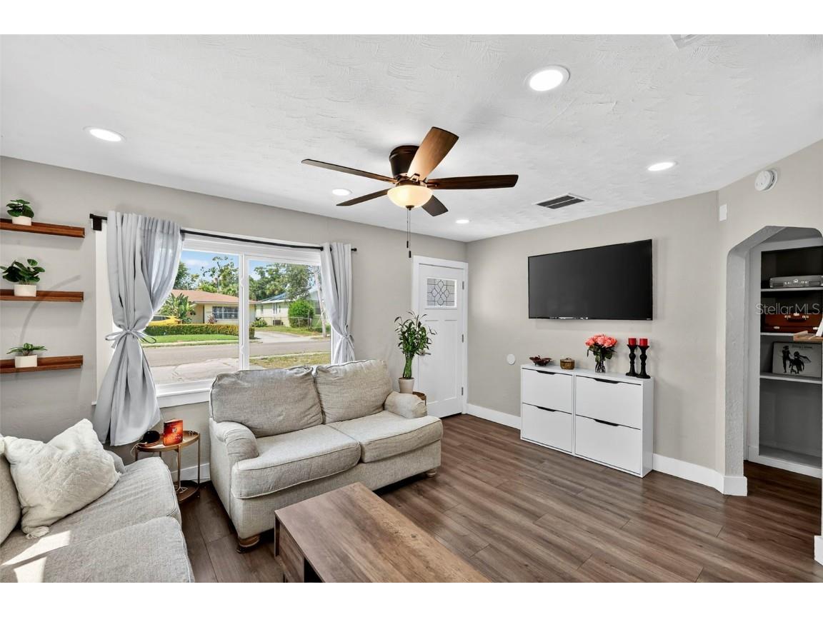 1324 40th Street S Saint Petersburg FL 33711 TB8435522 image4