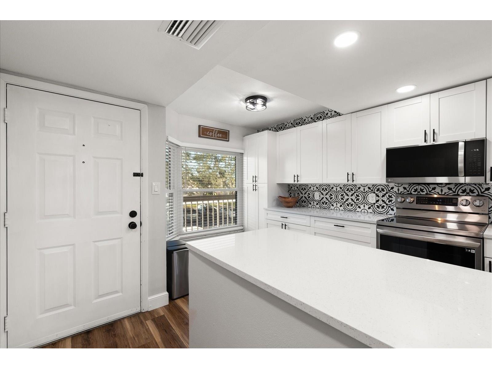 1324 Pasadena Avenue S #204 South Pasadena FL 33707 TB8520147 image5