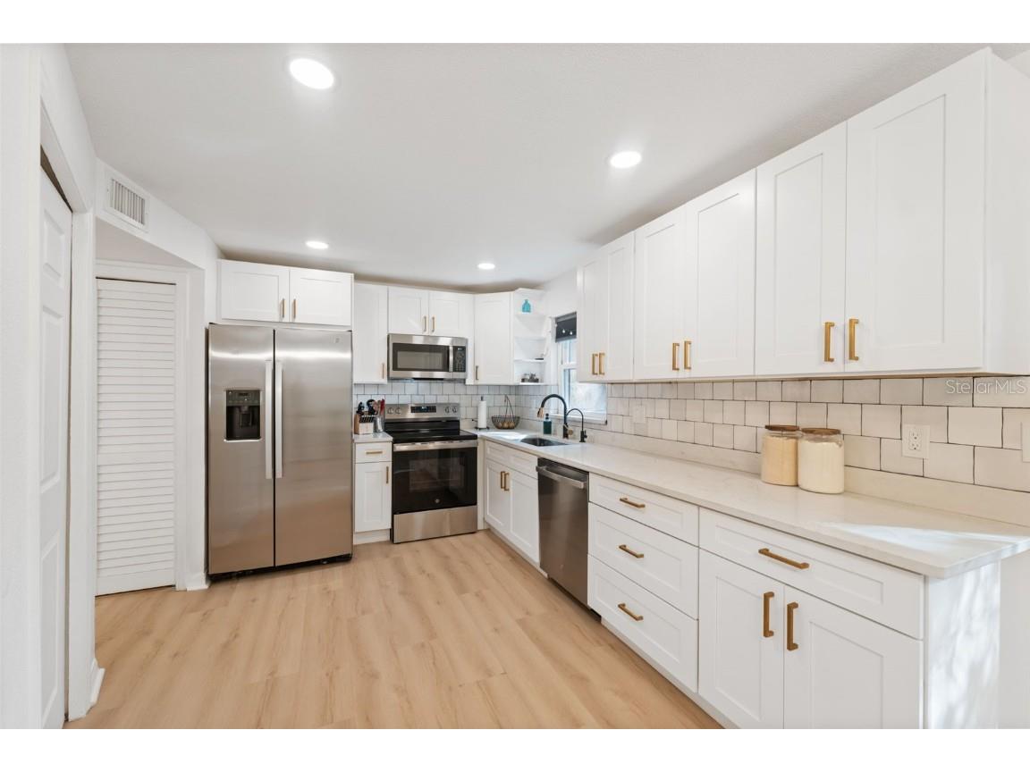 1325 Abbey Crescent Lane Clearwater FL 33759 TB8443413 image16