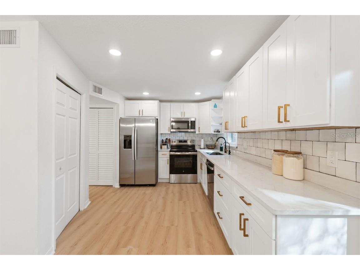 1325 Abbey Crescent Lane Clearwater FL 33759 TB8443413 image17