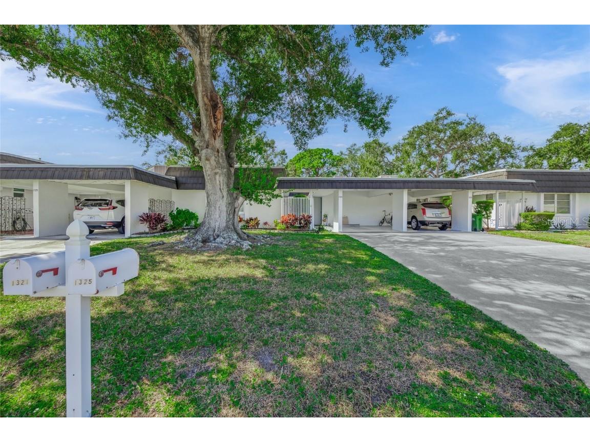 1325 Glen Oaks Drive E #133 Sarasota FL 34232 A4668597 image2