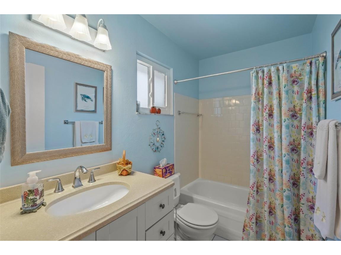 1325 Glen Oaks Drive E #133 Sarasota FL 34232 A4668597 image29