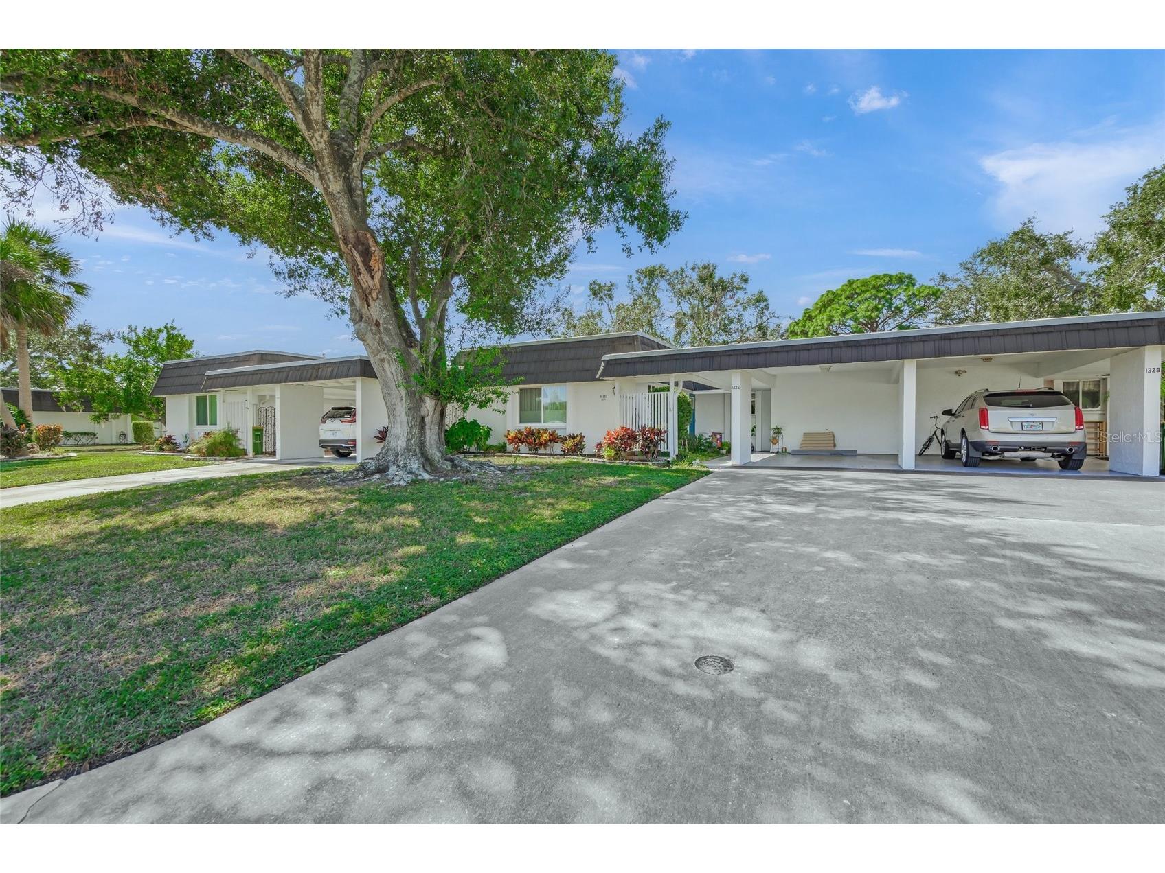 1325 Glen Oaks Drive E #133 Sarasota FL 34232 A4696277 image1
