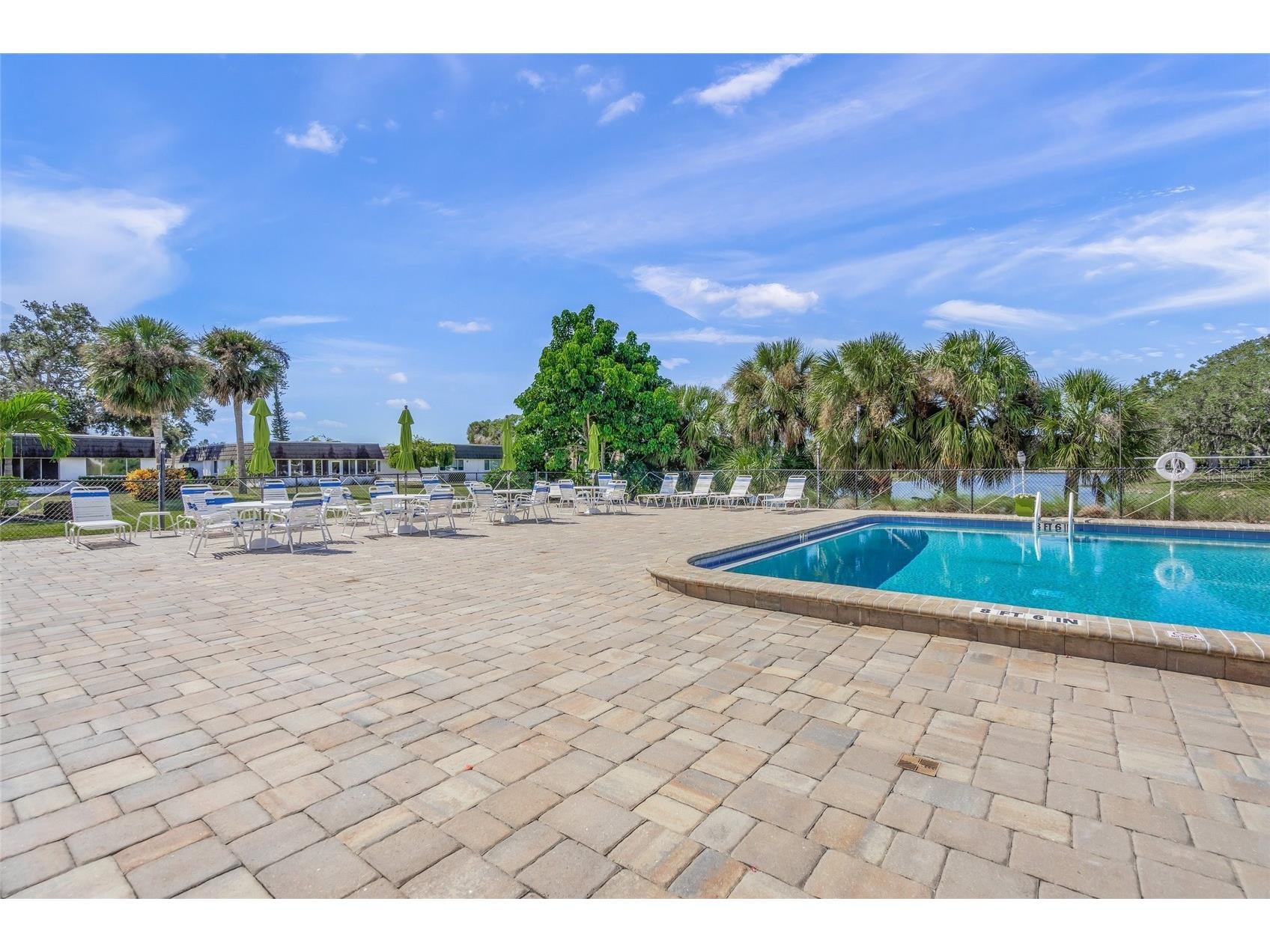 1325 Glen Oaks Drive E #133 Sarasota FL 34232 A4696277 image37