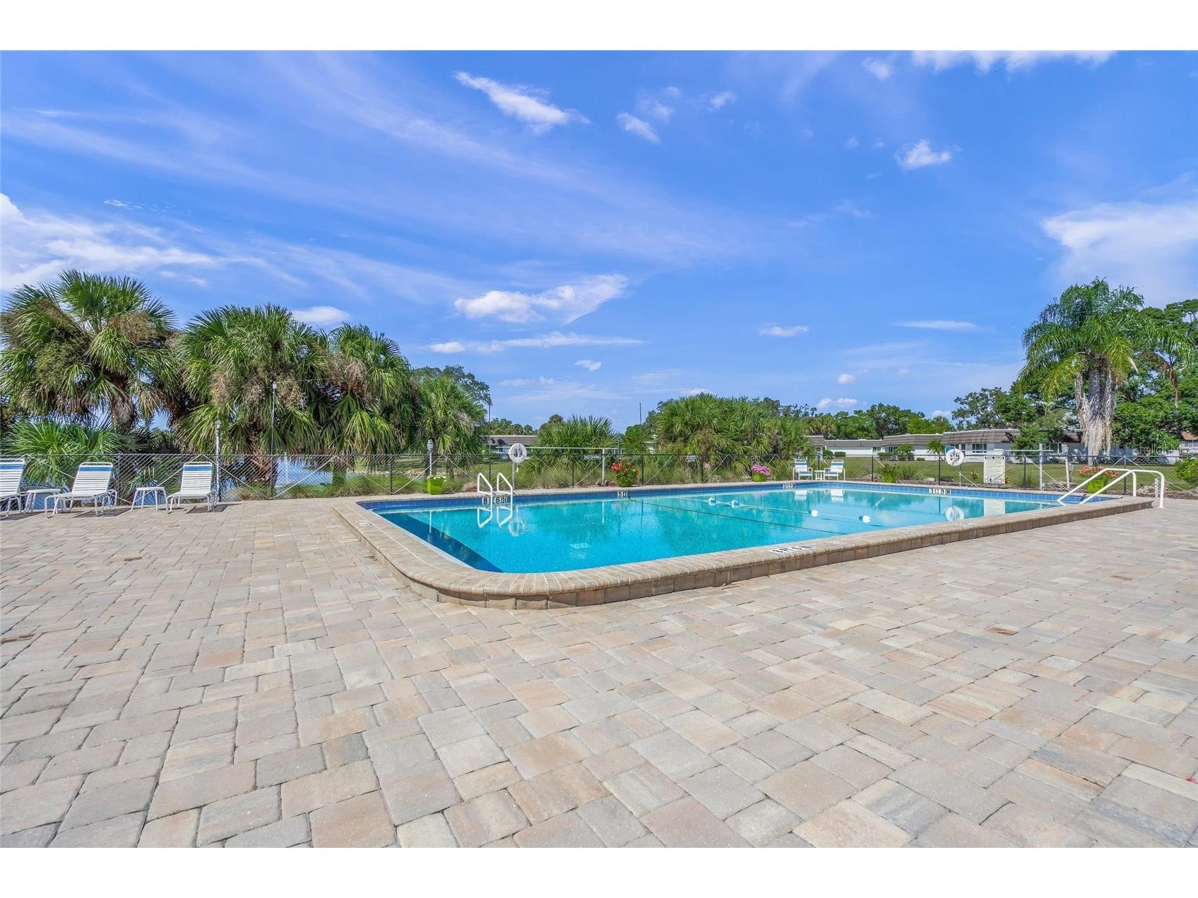 1325 Glen Oaks Drive E #133 Sarasota FL 34232 A4696277 image38