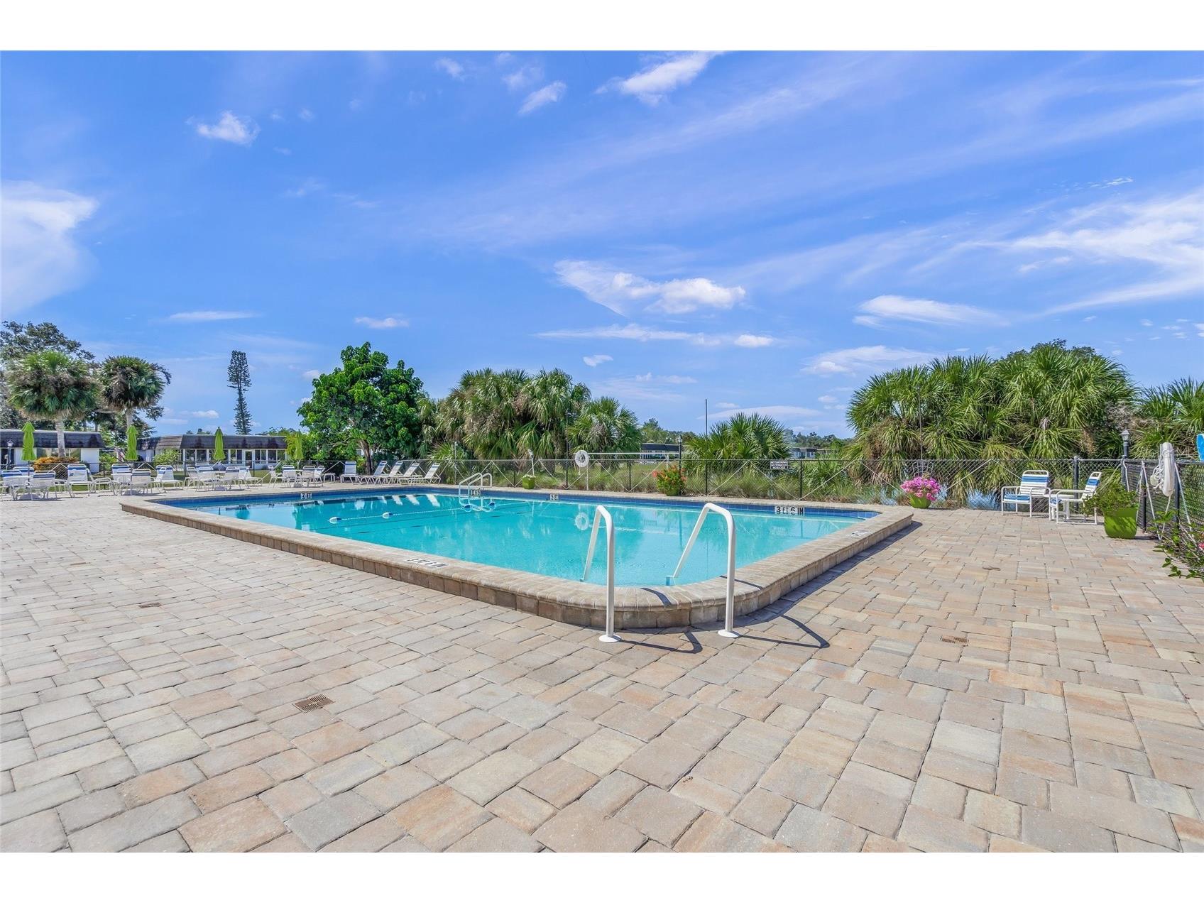 1325 Glen Oaks Drive E #133 Sarasota FL 34232 A4696277 image39