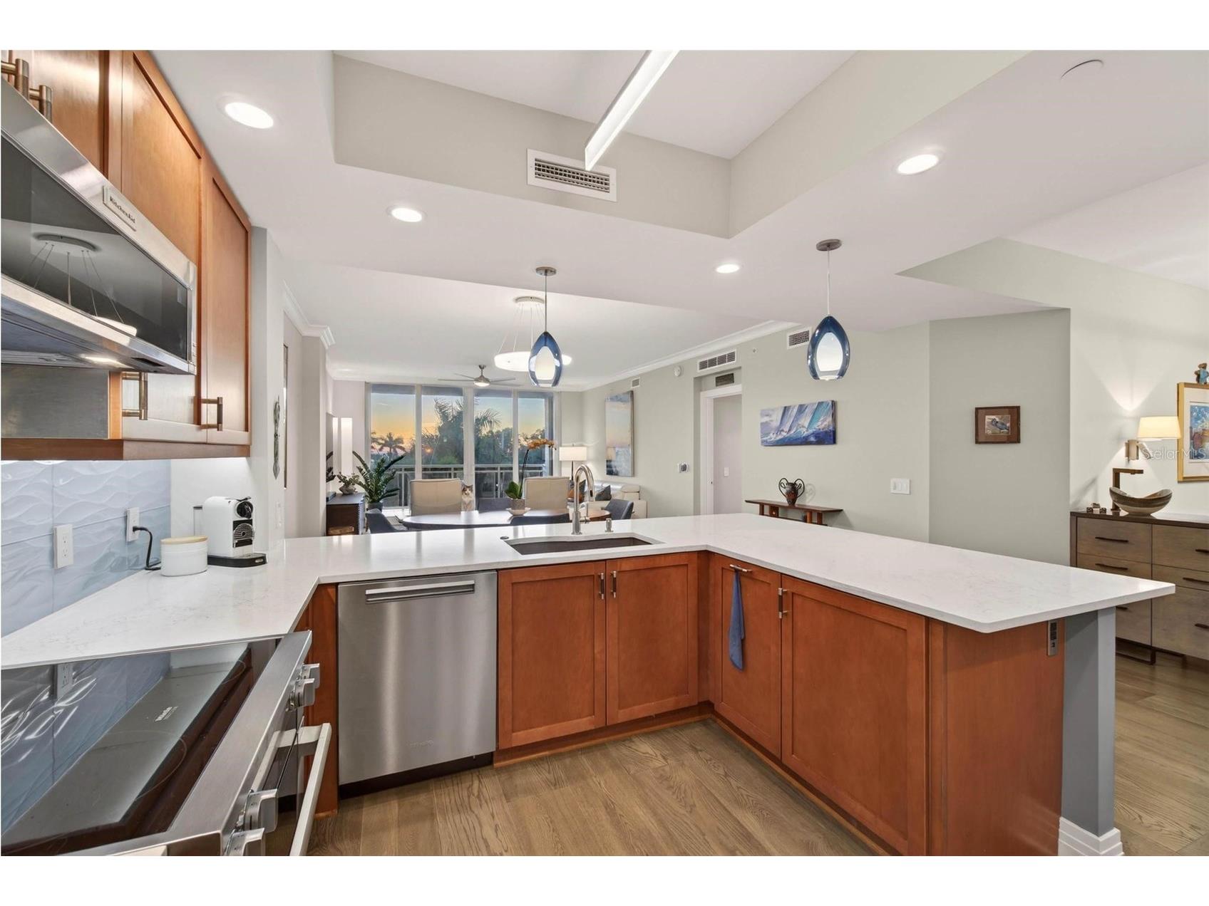 1325 Snell Isle Boulevard NE #302 Saint Petersburg FL 33704 TB8467931 image6