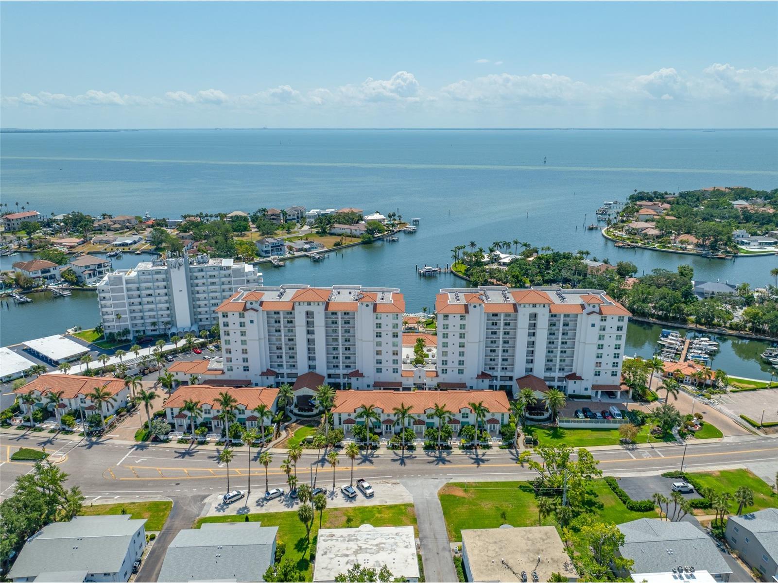 1325 Snell Isle Boulevard NE #810 Saint Petersburg FL 33704 TB8463384 image1