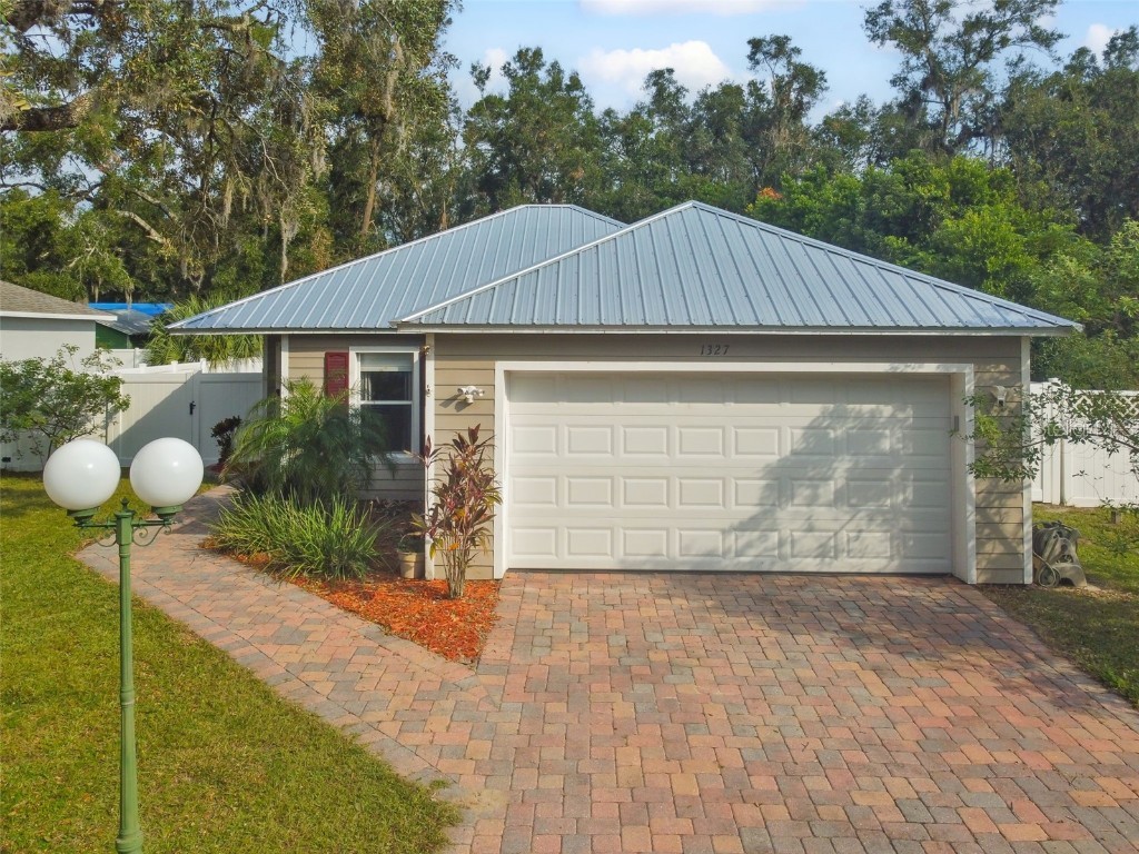 1327 E 8th Avenue Mount Dora FL 32757 O6250266 image1