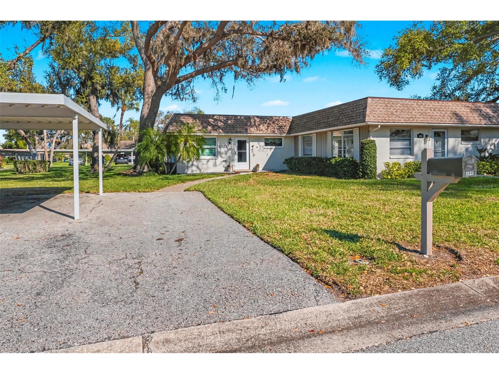 1327 Glendale Circle W #218 Sarasota FL 34232 A4686028 image1