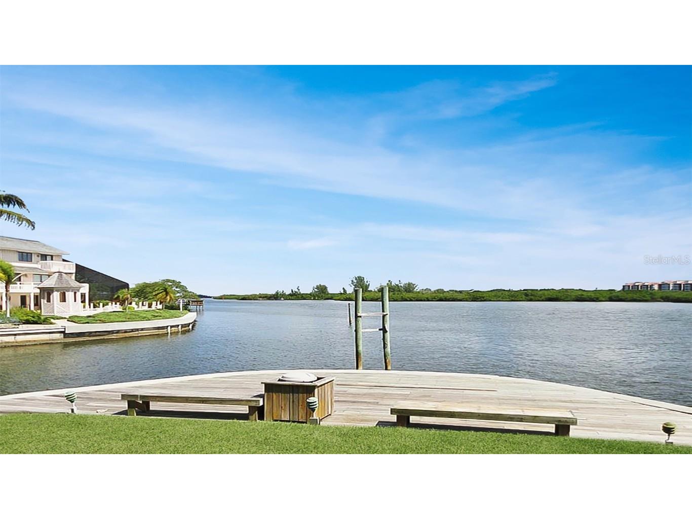 1327 Siesta Bayside Drive #1327-C Sarasota FL 34242 A4589569 image17