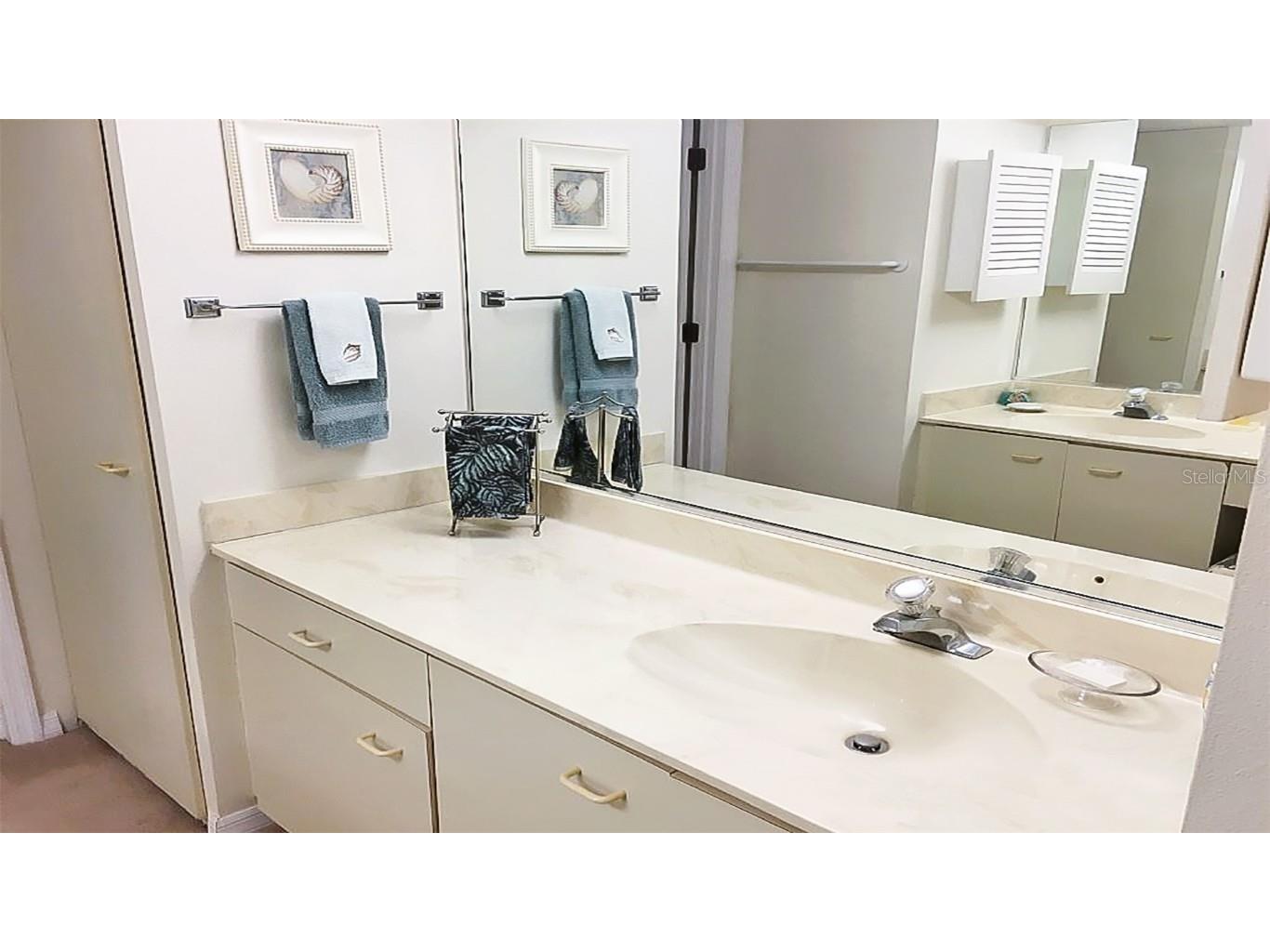 1327 Siesta Bayside Drive #1327-C Sarasota FL 34242 A4589569 image8