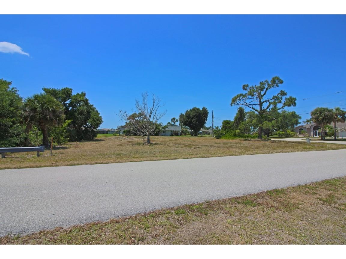 133 Fairway Road Rotonda West FL 33947 C7509174 image10