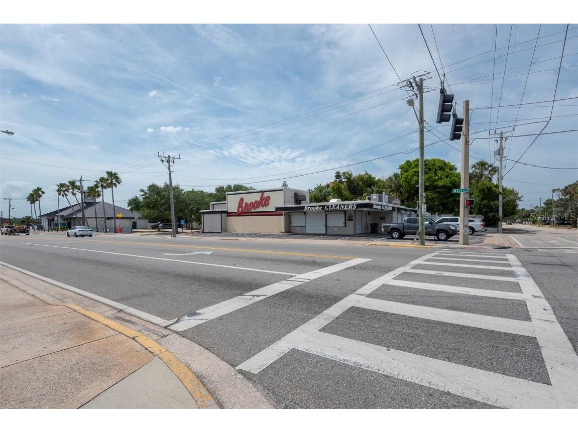 133 Main Street E Daytona Beach FL 32118 - HALIFAX RIVER V4942306 image9