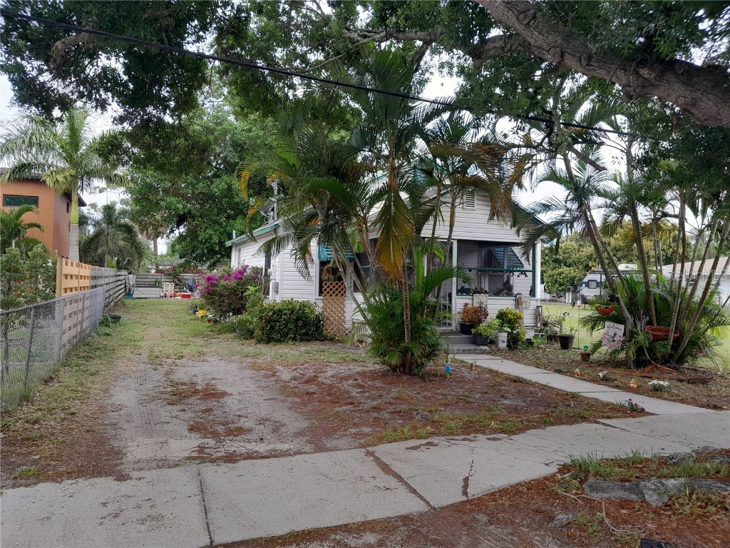 133 N Conrad Avenue Sarasota FL 34237 A4605199 image1