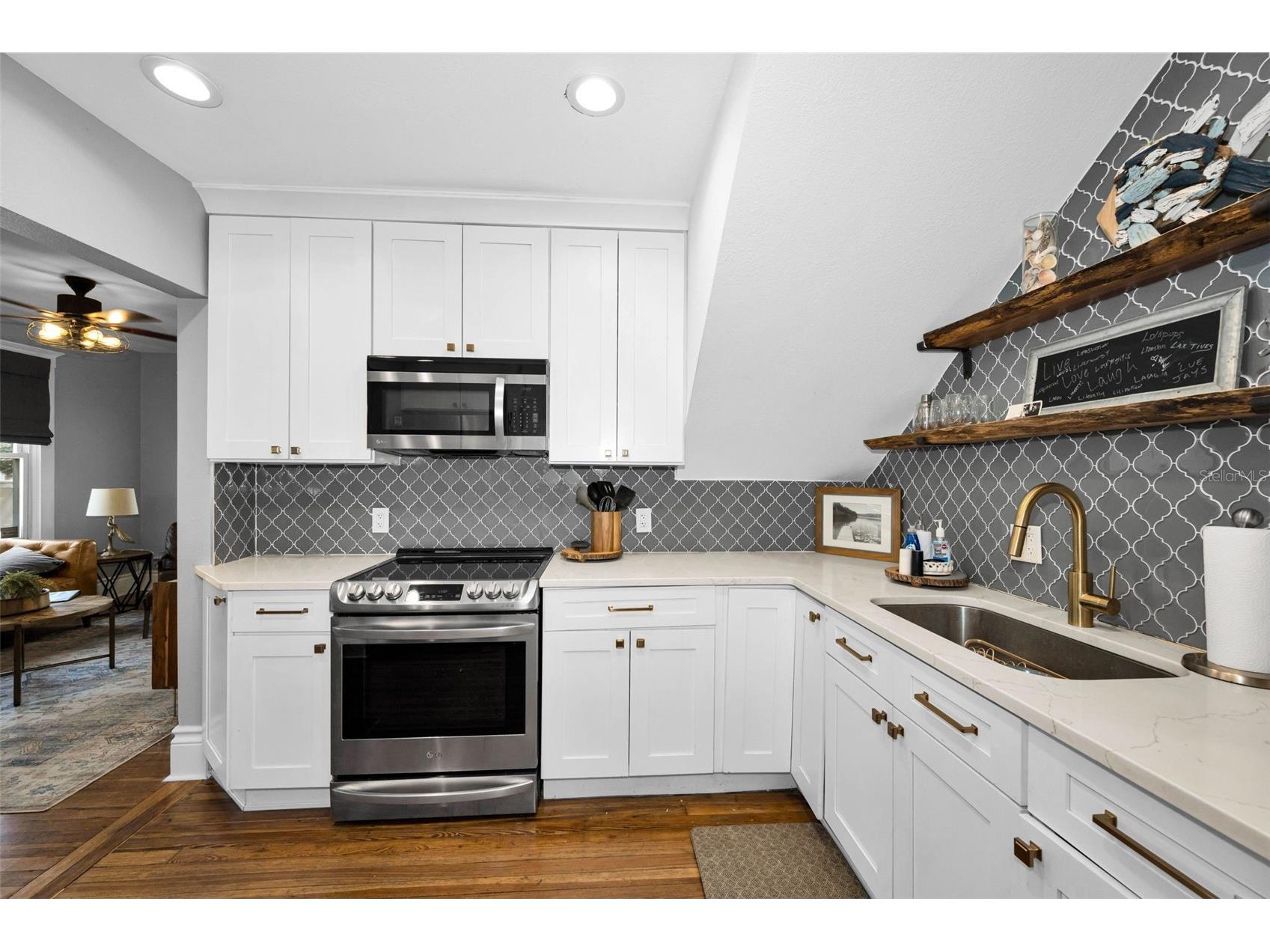 133 N Pinellas Avenue Tarpon Springs FL 34689 W7883780 image26