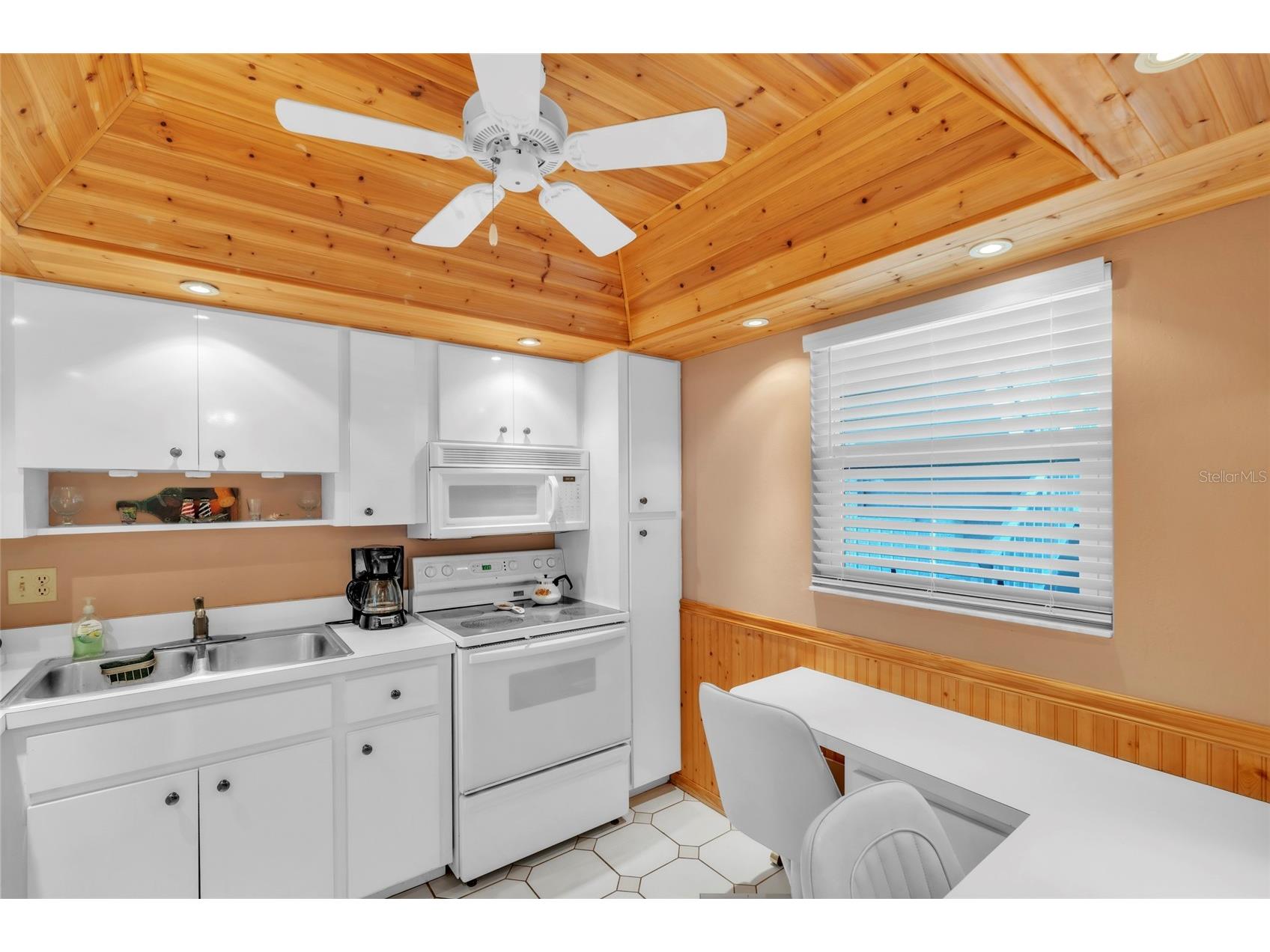 1330 Glen Oaks Drive E #269D Sarasota FL 34232 A4691075 image5