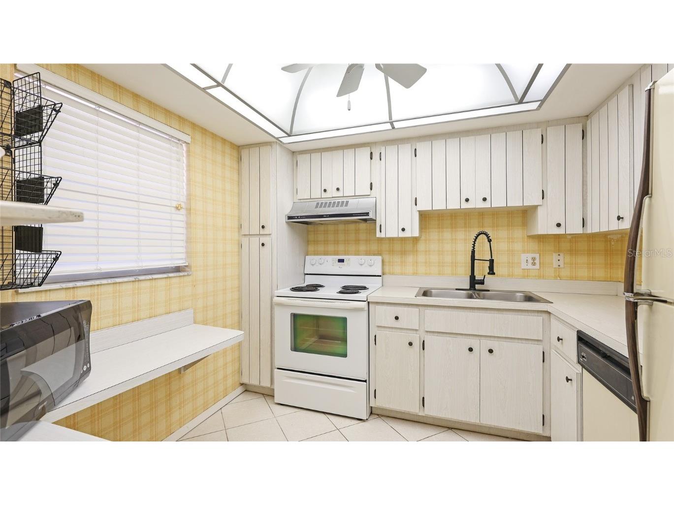 1330 Glen Oaks Drive E #374D Sarasota FL 34232 A4647334 image9