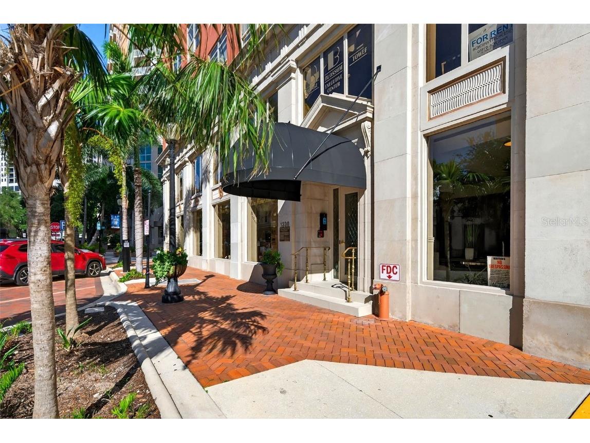 1330 Main Street #3 Sarasota FL 34236 A4665421 image2