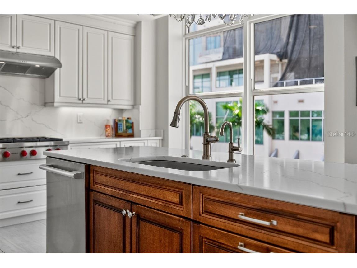 1330 Main Street #3 Sarasota FL 34236 A4665421 image24