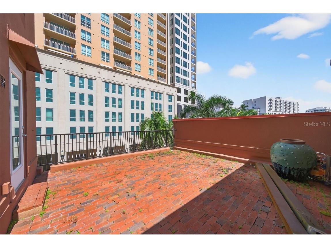 1330 Main Street #3 Sarasota FL 34236 A4665421 image32