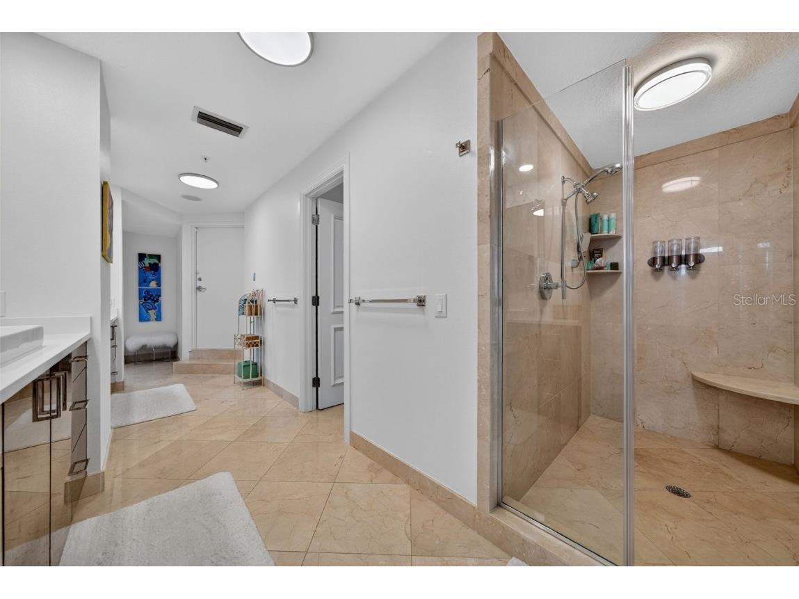 1330 Main Street #3 Sarasota FL 34236 A4665421 image37